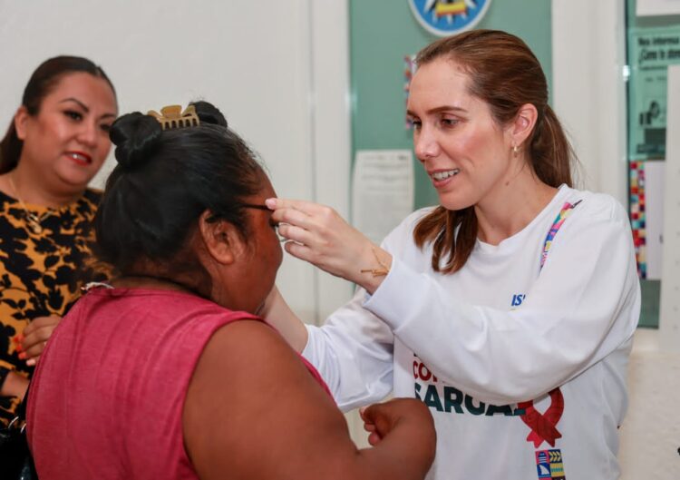 Atenea Gómez entregó lentes a los más necesitados de la Zona Continental