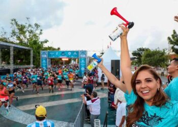 Da Mara Lezama banderazo al Medio Maratón Cancún