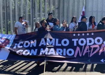 Exigen militantes de Morena salida de Mario Delgado como líder nacional del partido