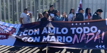 Exigen militantes de Morena salida de Mario Delgado como líder nacional del partido