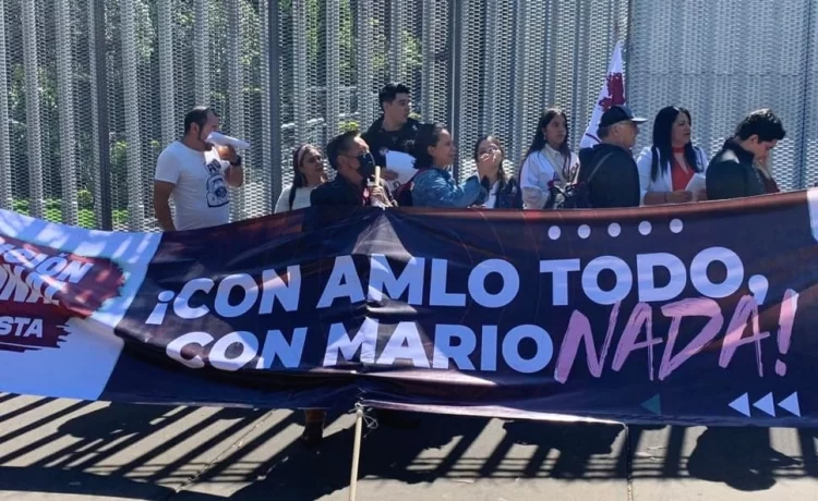 Exigen militantes de Morena salida de Mario Delgado como líder nacional del partido