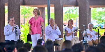 Pide Beatriz Gutiérrez no rumorar sobre estado de salud de AMLO