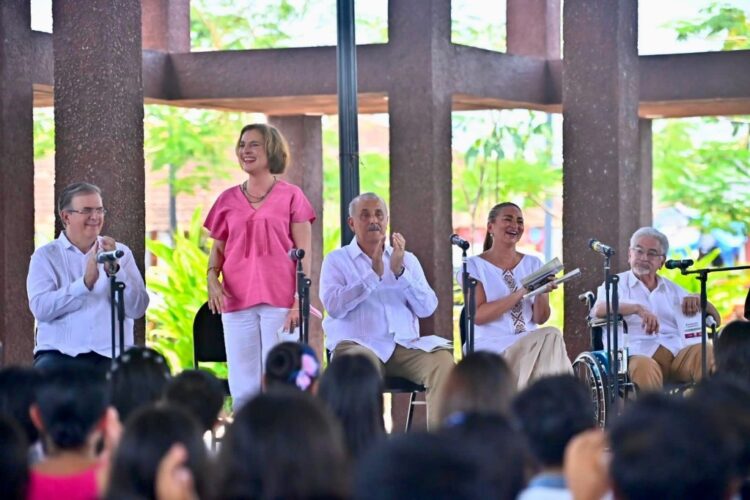 Pide Beatriz Gutiérrez no rumorar sobre estado de salud de AMLO
