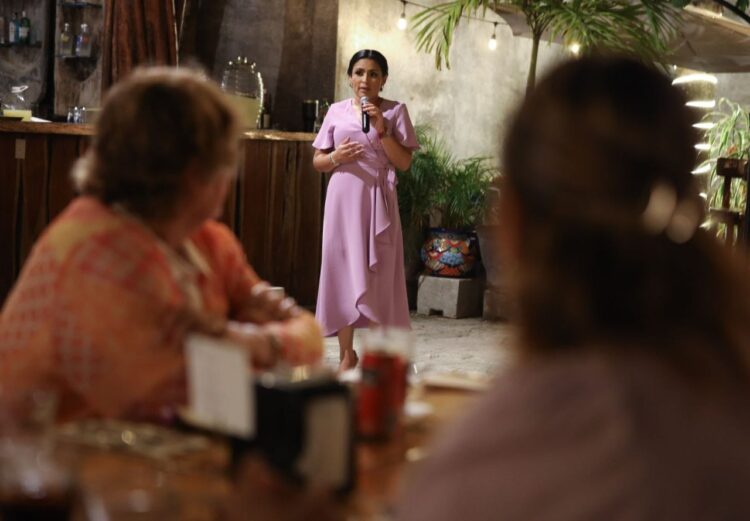 Puerto Morelos cierra el mes de la mujer con Cena Violeta con Causa