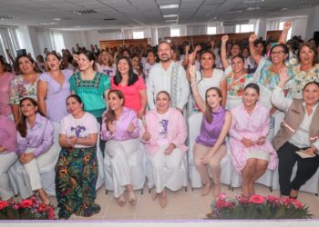 Mara Lezama y Atenea Gómez atestiguan toma de protesta de Red de Mujeres Embajadoras por la Paz