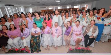 Mara Lezama y Atenea Gómez atestiguan toma de protesta de Red de Mujeres Embajadoras por la Paz