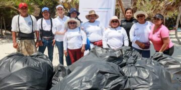 Atenea Gómez recorre áreas operativas en Isla Blanca