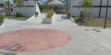 Refuerzan en Puerto Morelos trabajos de mantenimiento en espacios públicos
