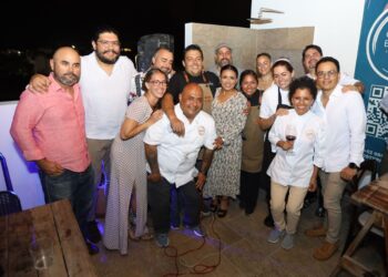 Blanca Merari asiste a cena con causa de la Fundación Puerto Manglar