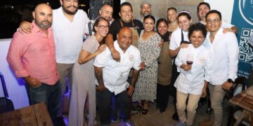 Blanca Merari asiste a cena con causa de la Fundación Puerto Manglar