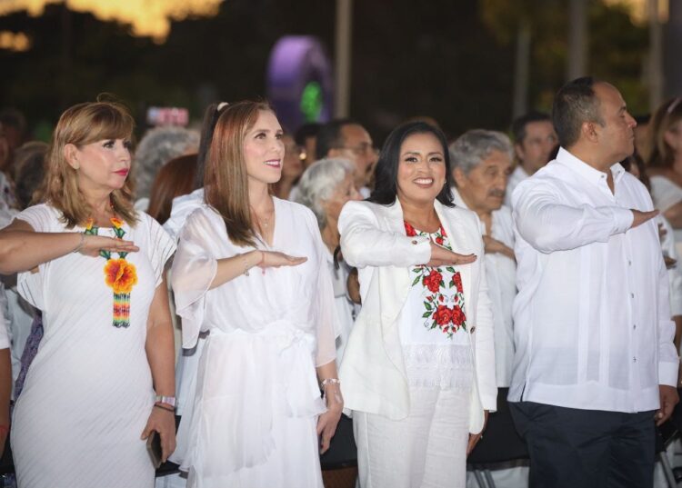 Blanca Merari asiste a Sesión Solemne por el 53 aniversario de Cancún