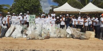 Gobierno de Puerto Morelos participa en limpieza de playas por temporada de anidación de tortugas marinas
