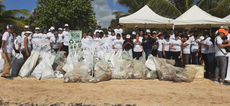 Gobierno de Puerto Morelos participa en limpieza de playas por temporada de anidación de tortugas marinas