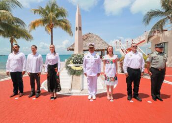 Atenea Gómez participa en ceremonia por 109 aniversario de la Gesta Heroica del Puerto de Veracruz