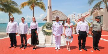 Atenea Gómez participa en ceremonia por 109 aniversario de la Gesta Heroica del Puerto de Veracruz