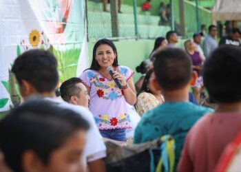 Blanca Merari premia a ganadores del concurso de papalotes “Volar tus sueños”