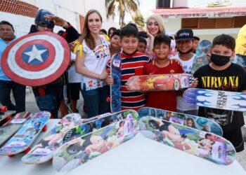 Lleva Atenea Gómez alegría y felicidad a las niñas y niños de Isla Mujeres