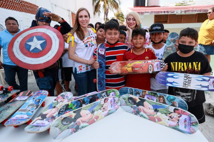Lleva Atenea Gómez alegría y felicidad a las niñas y niños de Isla Mujeres