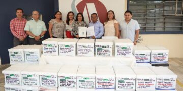 Blanca Merari entrega a Auditor Superior del Estado la Cuenta Pública 2022 de Puerto Morelos
