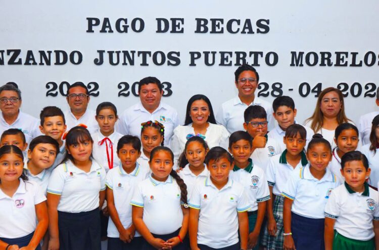 Blanca Merari, al frente del primer pago de becas del ciclo escolar 2022-2023