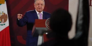 Exigencia de opositores para suspender "mañaneras", una muestra del autoritarismo: AMLO