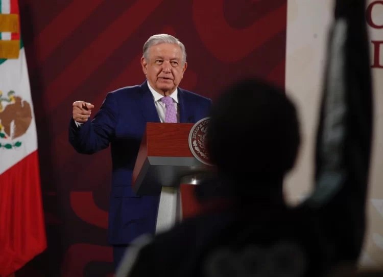 Exigencia de opositores para suspender "mañaneras", una muestra del autoritarismo: AMLO