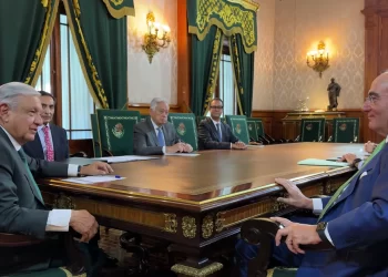 Gobierno federal "nacionaliza" industria eléctrica con compra a Iberdrola: AMLO