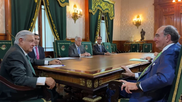 Gobierno federal "nacionaliza" industria eléctrica con compra a Iberdrola: AMLO