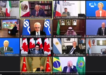 El próximo año cumpliremos compromiso de producir energías limpias: AMLO