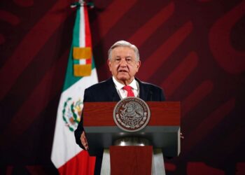 Califica AMLO de "grotesco" incorporación de Lorenzo Córdova al equipo de Latinus