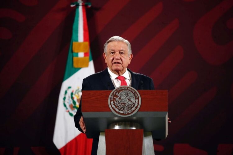 Califica AMLO de "grotesco" incorporación de Lorenzo Córdova al equipo de Latinus