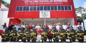 Ana Paty Peralta reconoce a bomberos de Cancún por su destacada labor