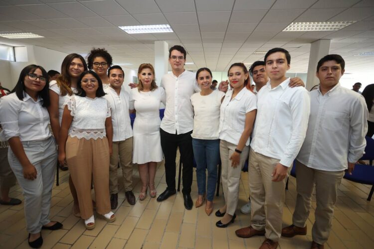 Ana Paty Peralta respalda a la juventud quintanarroense