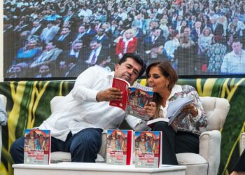 Pedro haces presenta su libro“Breve Crónica del Sindicalismo en México”