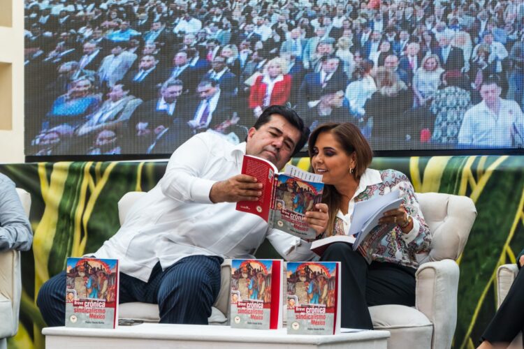 Pedro haces presenta su libro“Breve Crónica del Sindicalismo en México”