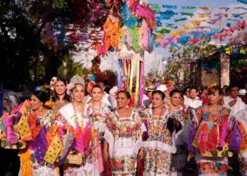 Fortalece Mara Lezama tradiciones y costumbres, identidad de quintanarroenses