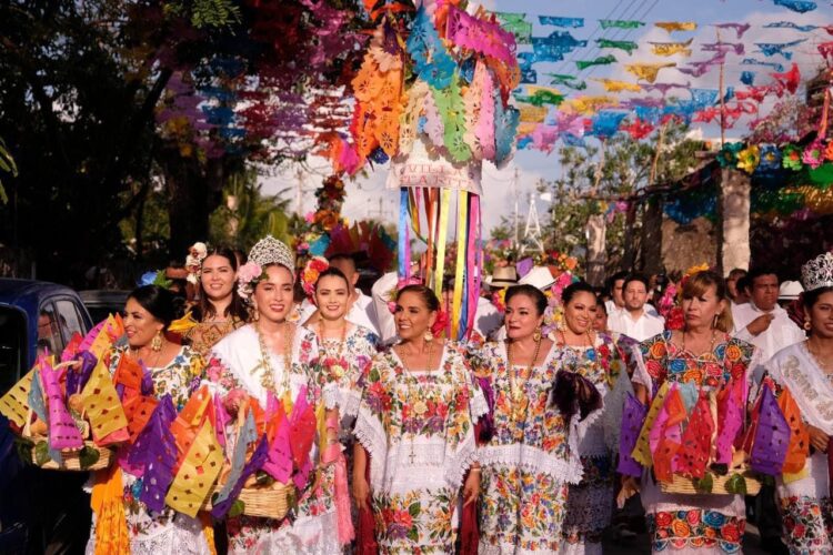 Fortalece Mara Lezama tradiciones y costumbres, identidad de quintanarroenses