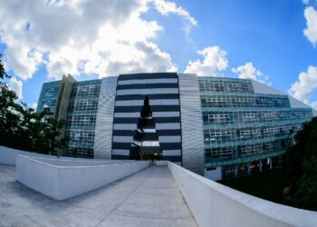 La autonomia de la UQROO, a prueba