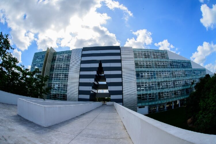 La autonomia de la UQROO, a prueba