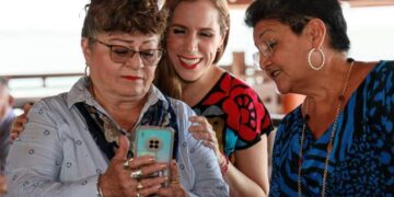 Atenea Gómez celebra a las maestras y maestros jubilados