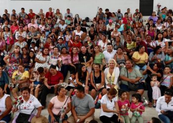Toma Mara Lezama en Villas Otoch protesta a Protectoras del Bienestar “Mujer es Vida”