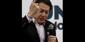 Pide Mario Delgado a “corcholatas” dejar de pensar en proceso de 2024