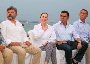 Da Atenea Gómez banderazo de inicio de mejoramiento de imagen urbana en el centro de Isla Mujeres