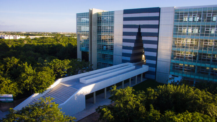 El tormentoso futuro de la UQROO