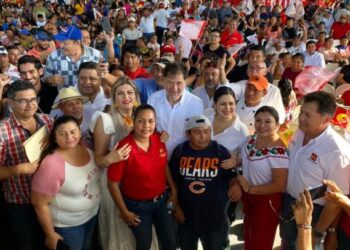 Gana Fernández Noroña “sondeo callejero” en Quintana Roo