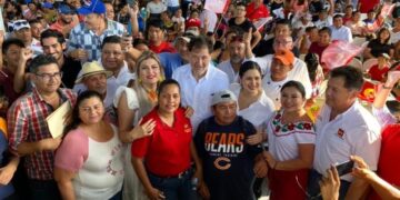 Gana Fernández Noroña “sondeo callejero” en Quintana Roo