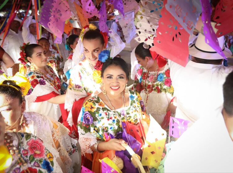 Blanca Merari asiste en Cozumel a clausura de fiesta de El Cedral 2023