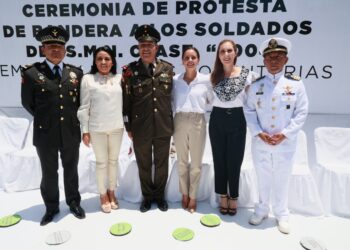 Atenea Gómez asiste a ceremonia de protesta de soldados del Sevicio Nacional Militar clase 2004
