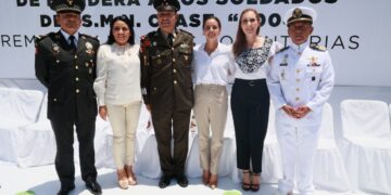 Atenea Gómez asiste a ceremonia de protesta de soldados del Sevicio Nacional Militar clase 2004