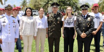 Blanca Merari atestigua toma de protesta de soldados y marinos del servicio militar clase 2004